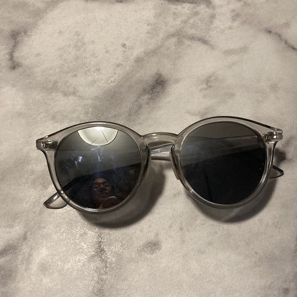 SOJOS - Picture 2 of 13